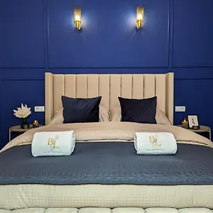 Bella Luna Luxury - Chic In Historic Square Appartamento